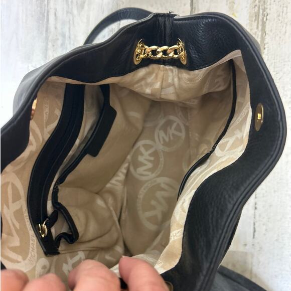 Michael Kors Black Leather Gold Chain Shoulder Hobo Bag Designer Logo Handbag - Picture 5 of 6